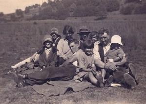 f Group photo - I think Grandpop Allan is centre front